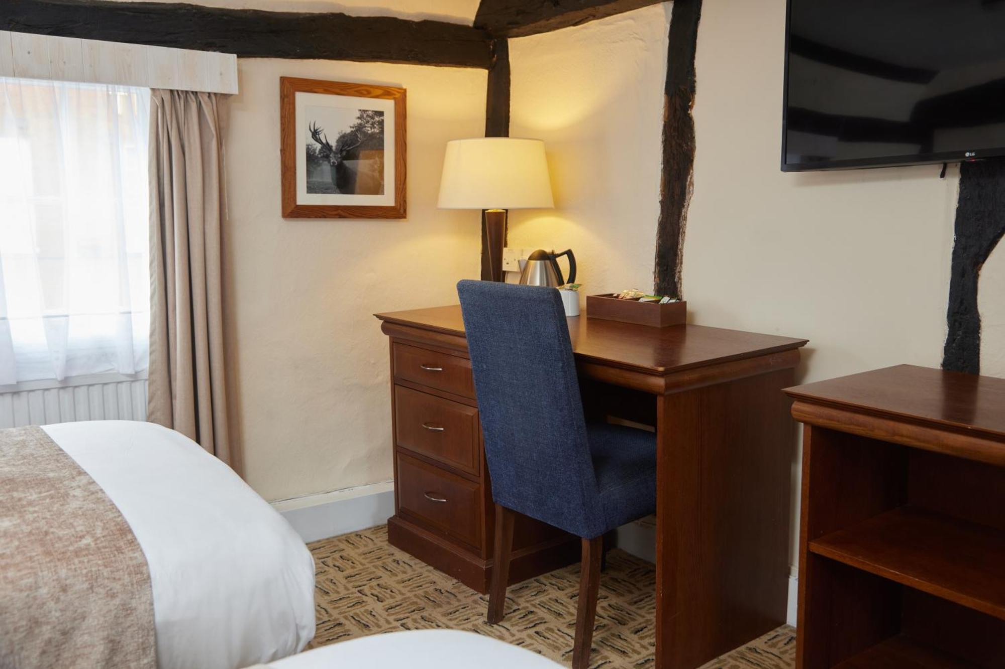 The Bell Hotel Woburn By Greene King Inns Exterior foto